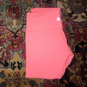 CROPPED LULU LEMON LEGGINGS NEVER WORN